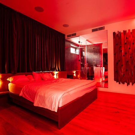 Contemporary Apartment With Fireplace & Terrace Banska Bystrica Ngoại thất bức ảnh