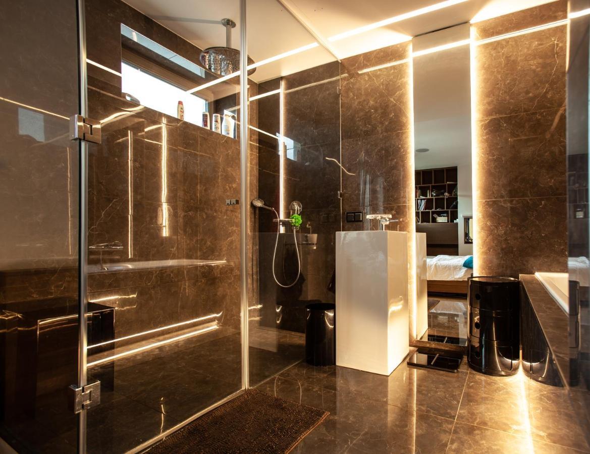 Contemporary Apartment With Fireplace & Terrace Banska Bystrica Ngoại thất bức ảnh