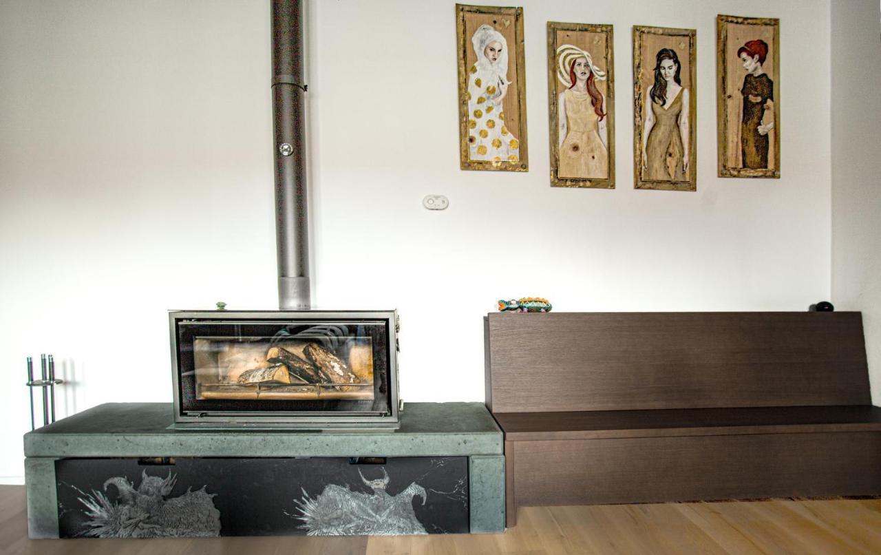 Contemporary Apartment With Fireplace & Terrace Banska Bystrica Ngoại thất bức ảnh