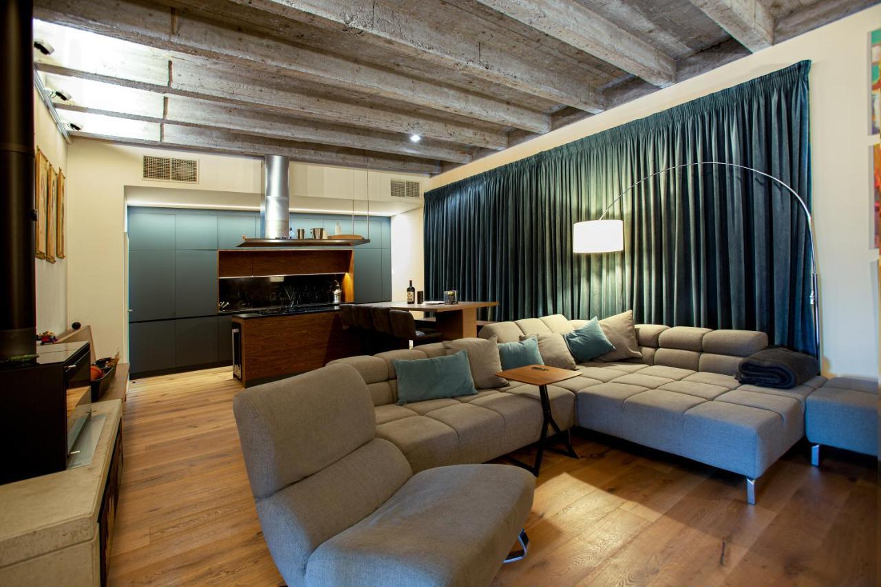 Contemporary Apartment With Fireplace & Terrace Banska Bystrica Ngoại thất bức ảnh