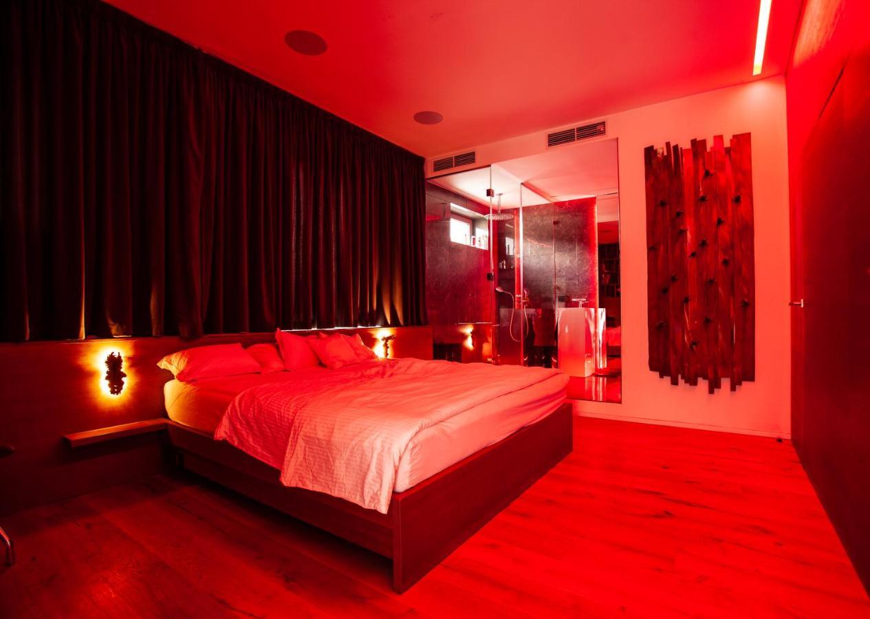 Contemporary Apartment With Fireplace & Terrace Banska Bystrica Ngoại thất bức ảnh